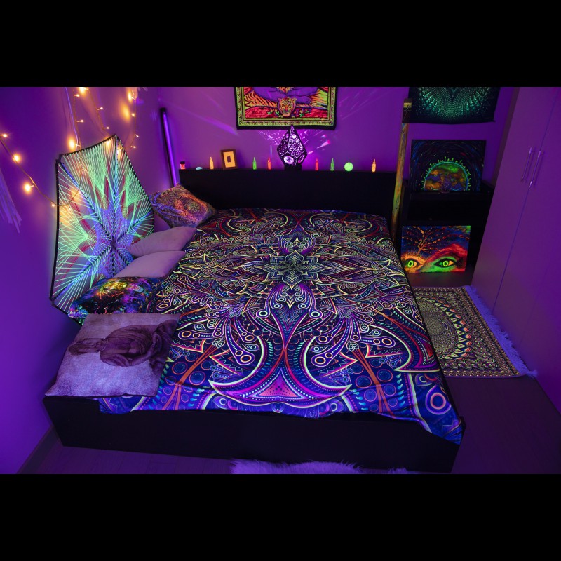 Trippy Coverlet Psychedelic Room Décor «Infinity Pattern» | Fractalika